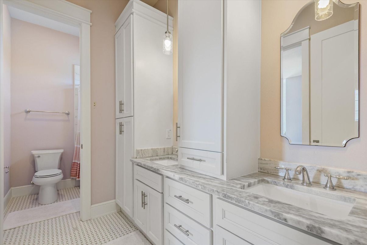 Bathroom, Dual Sink Vanities, Interior, Pendant Lights