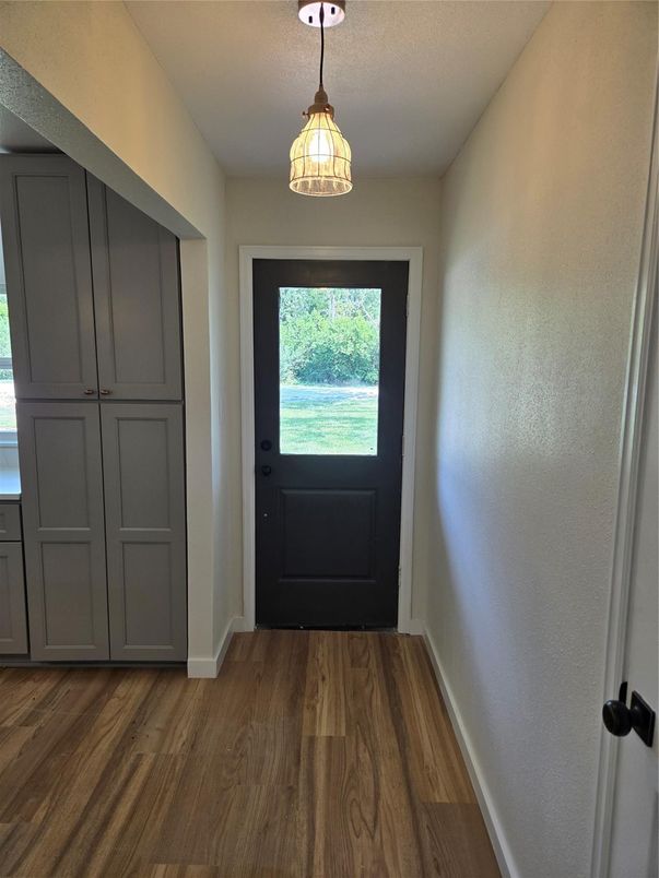 Interior, Pendant Lights, Wood Texture Flooring