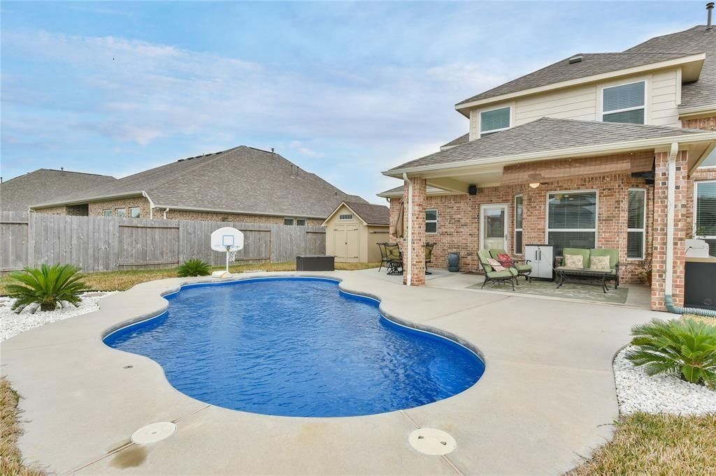 Exterior, Pool