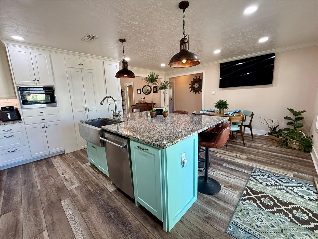 Dining room, Interior, Kitchen, Pendant Lights, Recessed Lighting, Stainless Steel Appliances, Wood Texture Flooring