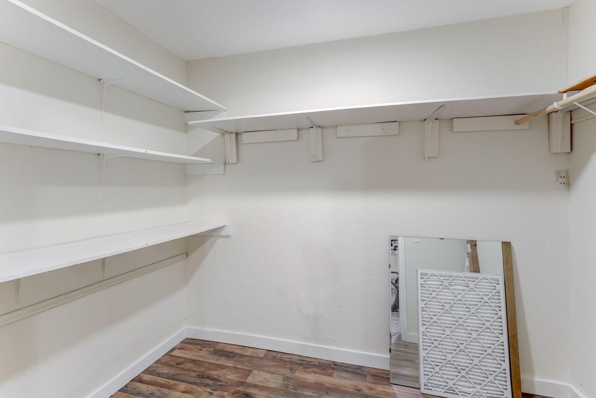 Interior, Walk-in Closets, Wood Texture Flooring