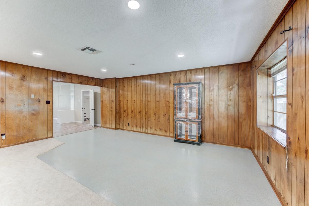 Empty room, Interior, Recessed Lighting, Wooden Walls