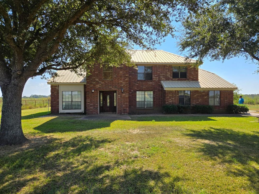 Backyard, Exterior, Facade, Brick Facade, Brick Traditional