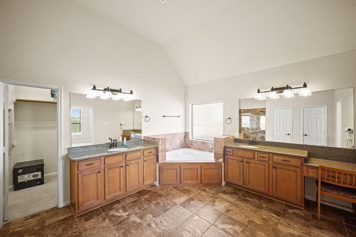Bathroom, Dual Sink Vanities, Interior