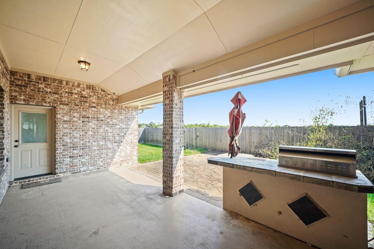 Exterior, Outdoor Kitchen