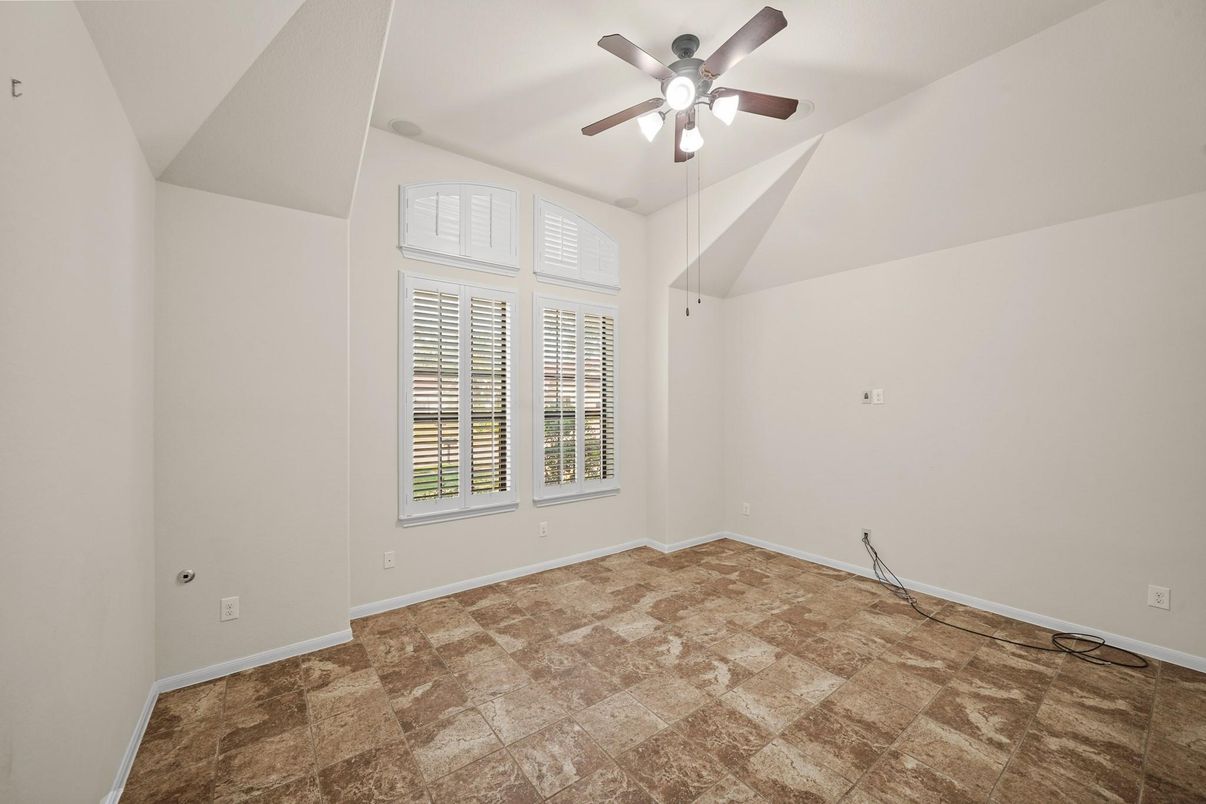 Empty room, Interior