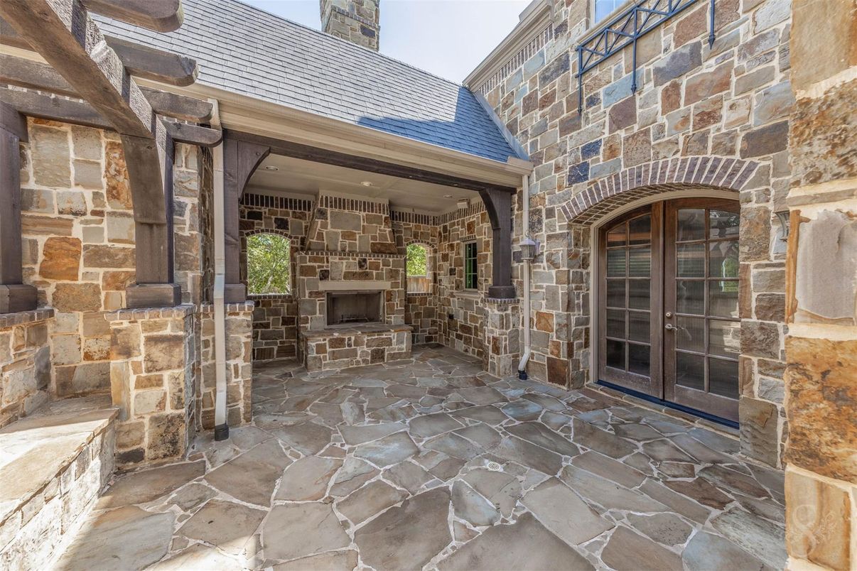 Exterior, Outdoor Kitchen