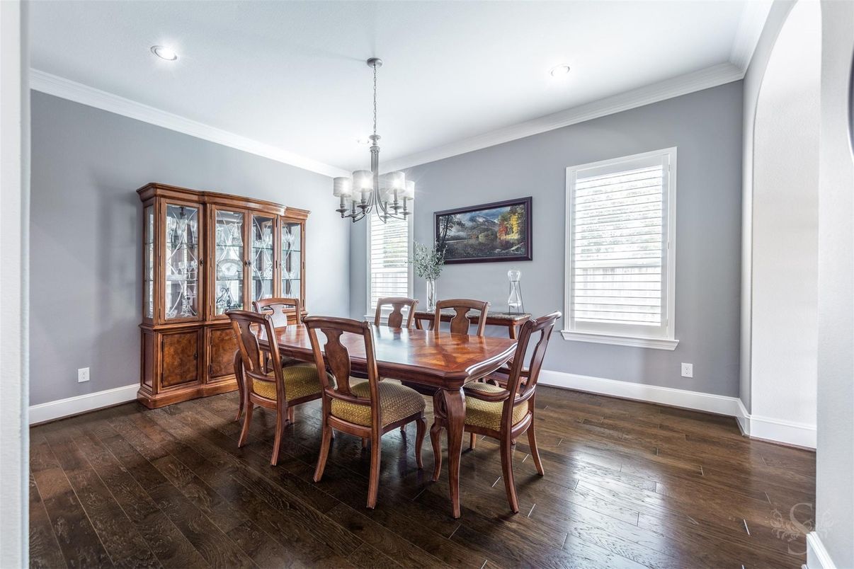 Chandelier, Dining room, Interior, Recessed Lighting, Wood Texture Flooring