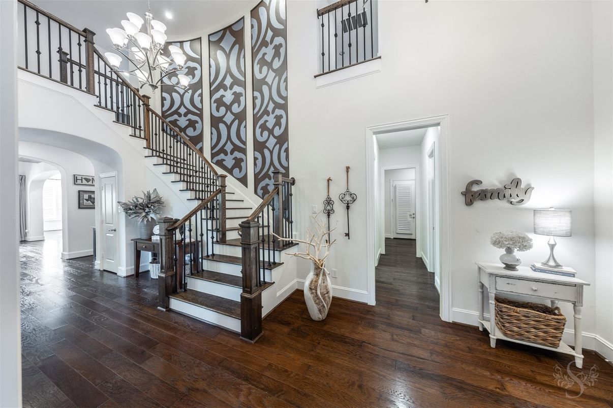 Chandelier, Interior, Wood Texture Flooring