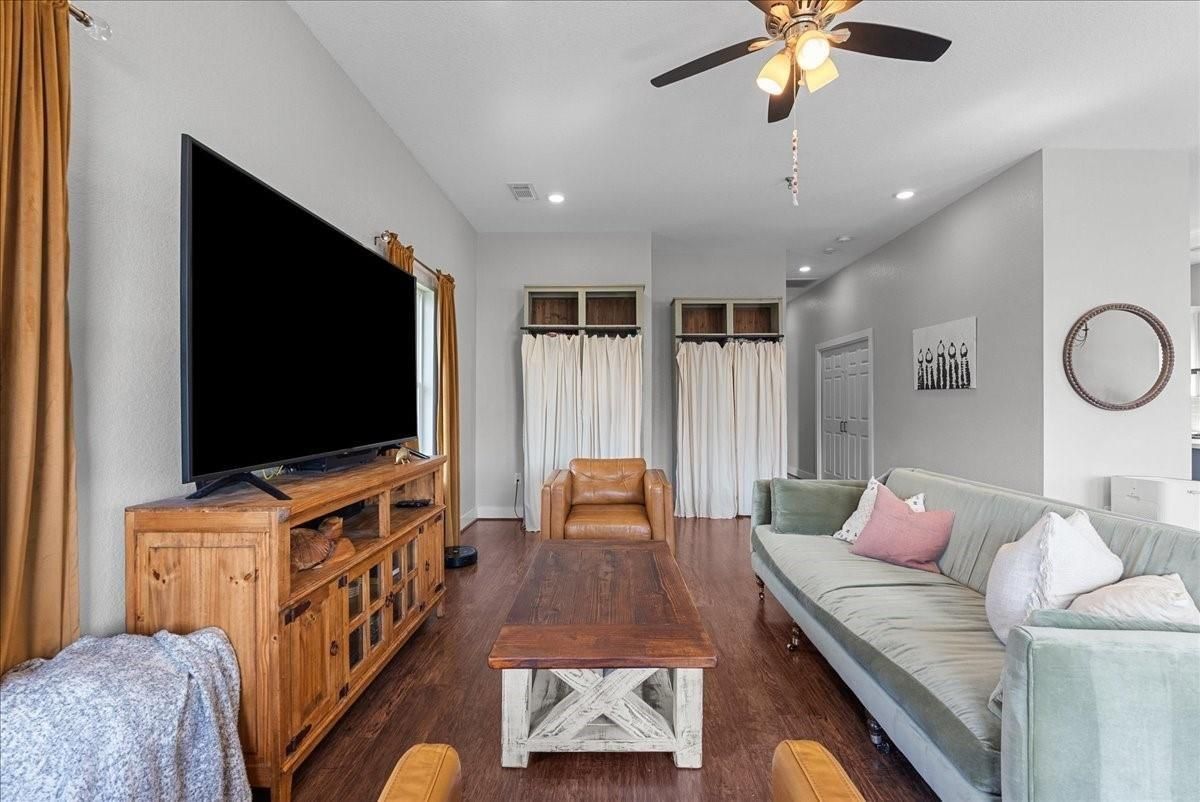 Interior, Living room, Recessed Lighting, Wood Texture Flooring