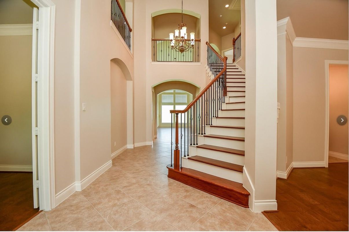 Chandelier, Interior, Recessed Lighting, Wood Texture Flooring