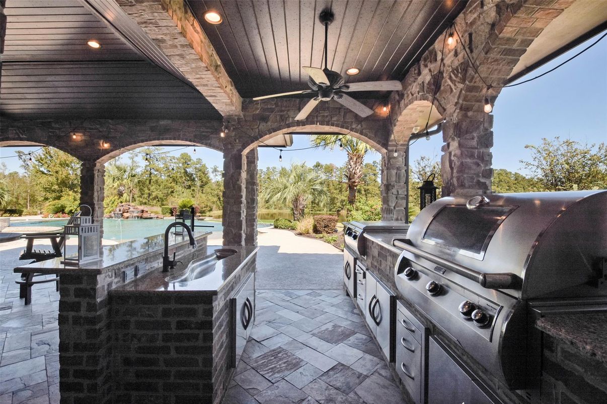 Exterior, Outdoor Kitchen