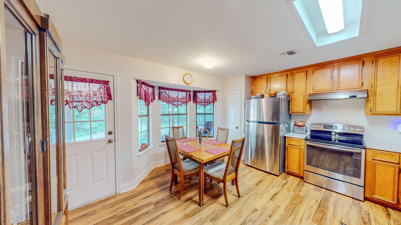 Dining room, Interior, Kitchen, Stainless Steel Appliances, Wood Texture Flooring