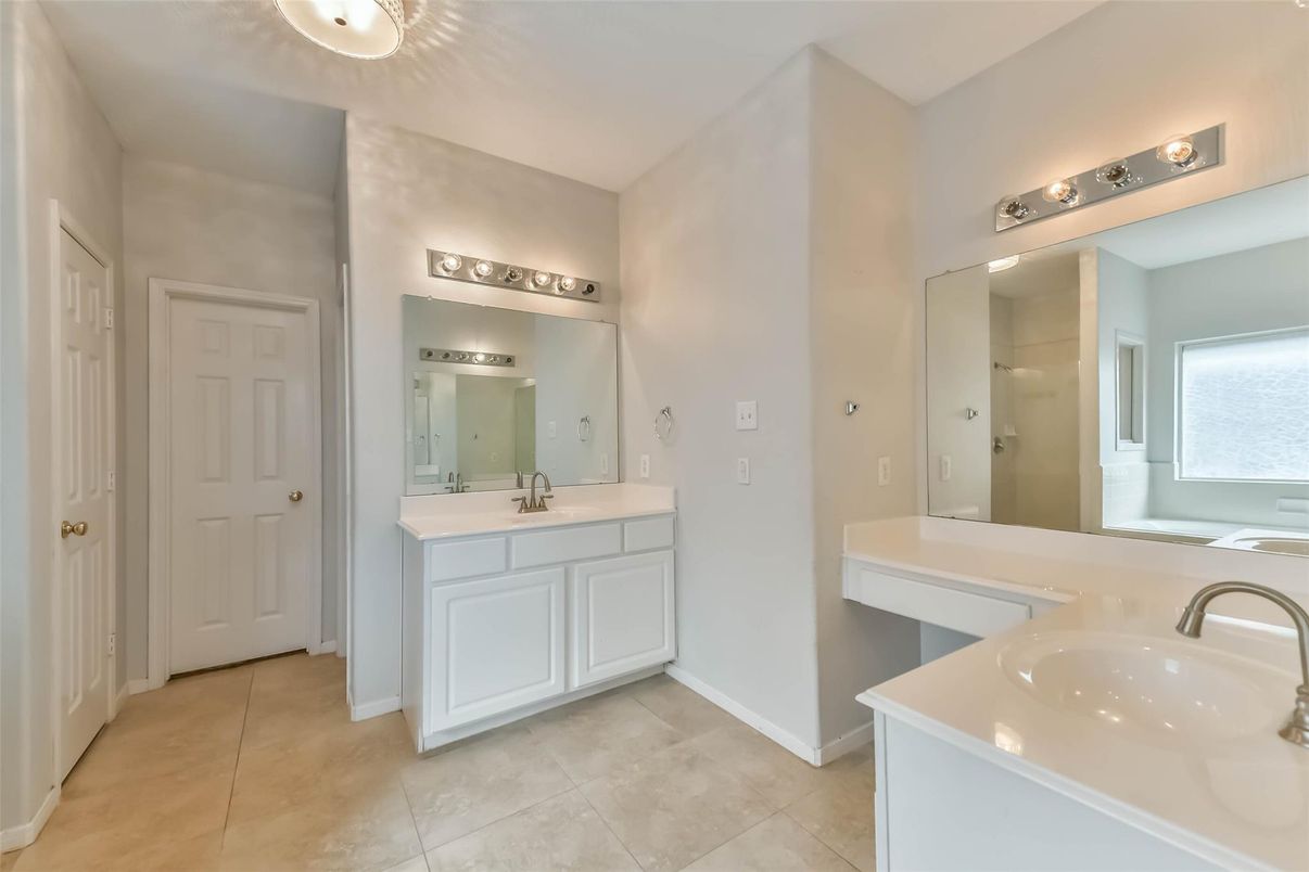 Bathroom, Dual Sink Vanities, Interior