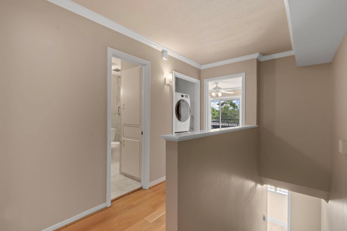 Interior, Washer, Wood Texture Flooring