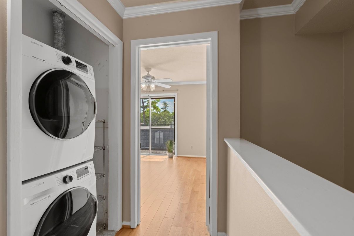 Interior, Utility Closets, Washer, Wood Texture Flooring