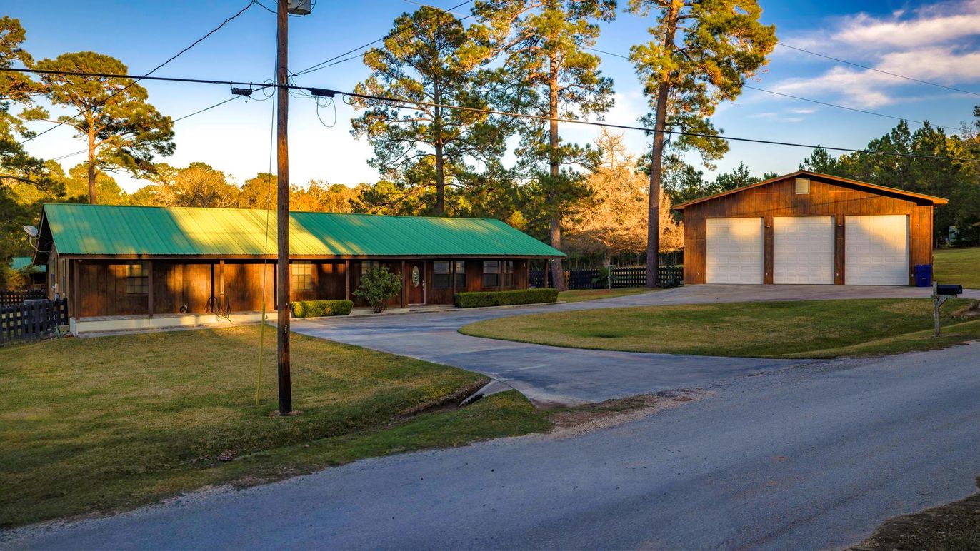 Backyard, Detached Garage, Exterior