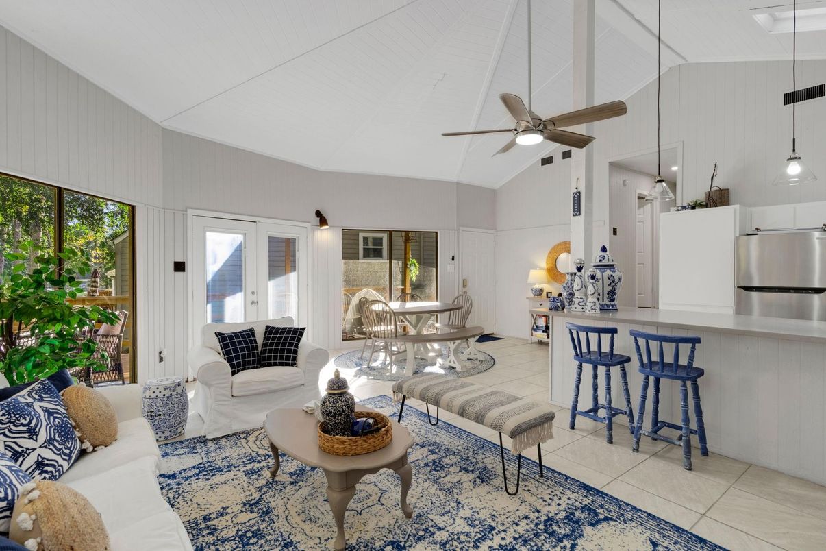 Interior, Kitchen, Living room, Pendant Lights, Stainless Steel Appliances