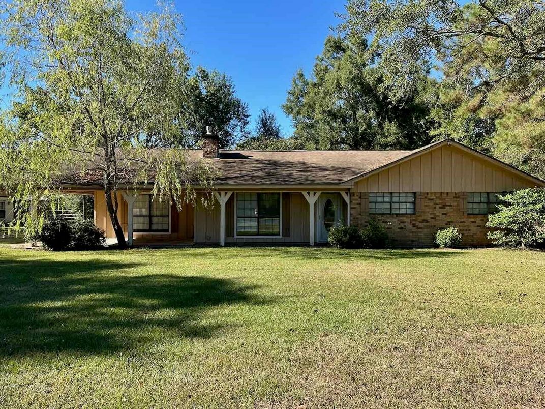 Backyard, Exterior, Facade, Ranch