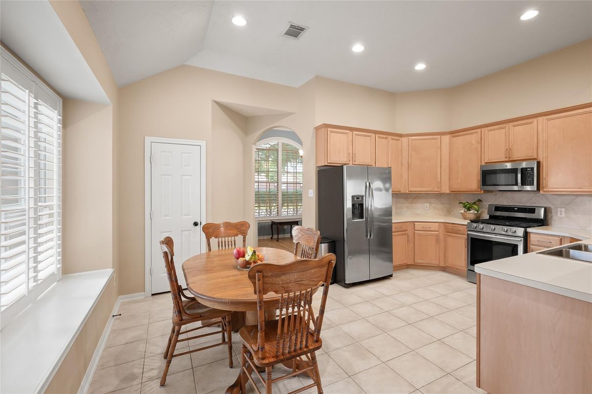 Dining room, Interior, Kitchen, Recessed Lighting