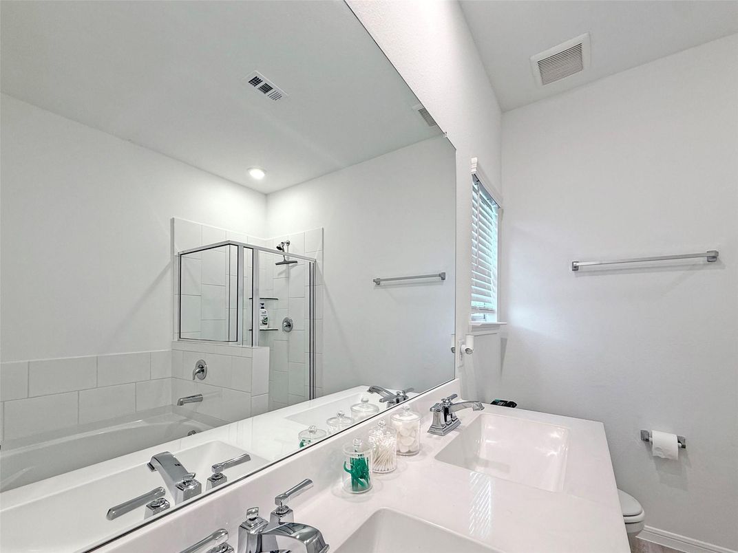 Bathroom, Dual Sink Vanities, Interior, Recessed Lighting