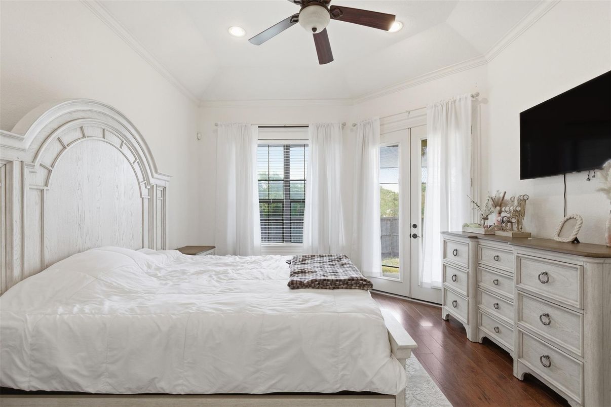 Bedroom, Interior, Recessed Lighting, Wood Texture Flooring