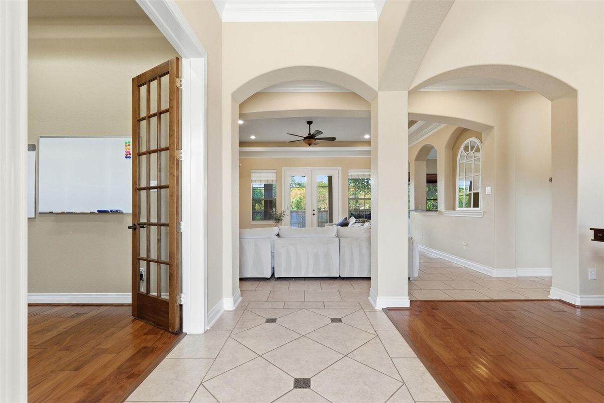 Interior, Recessed Lighting, Wood Texture Flooring