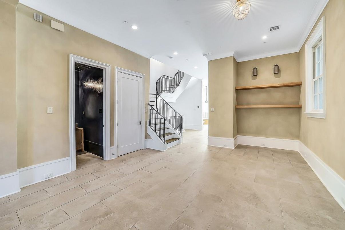 Empty room, Interior, Recessed Lighting