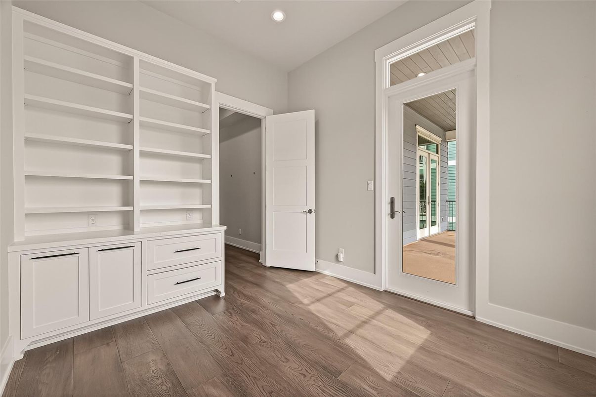 Interior, Recessed Lighting, Wood Texture Flooring