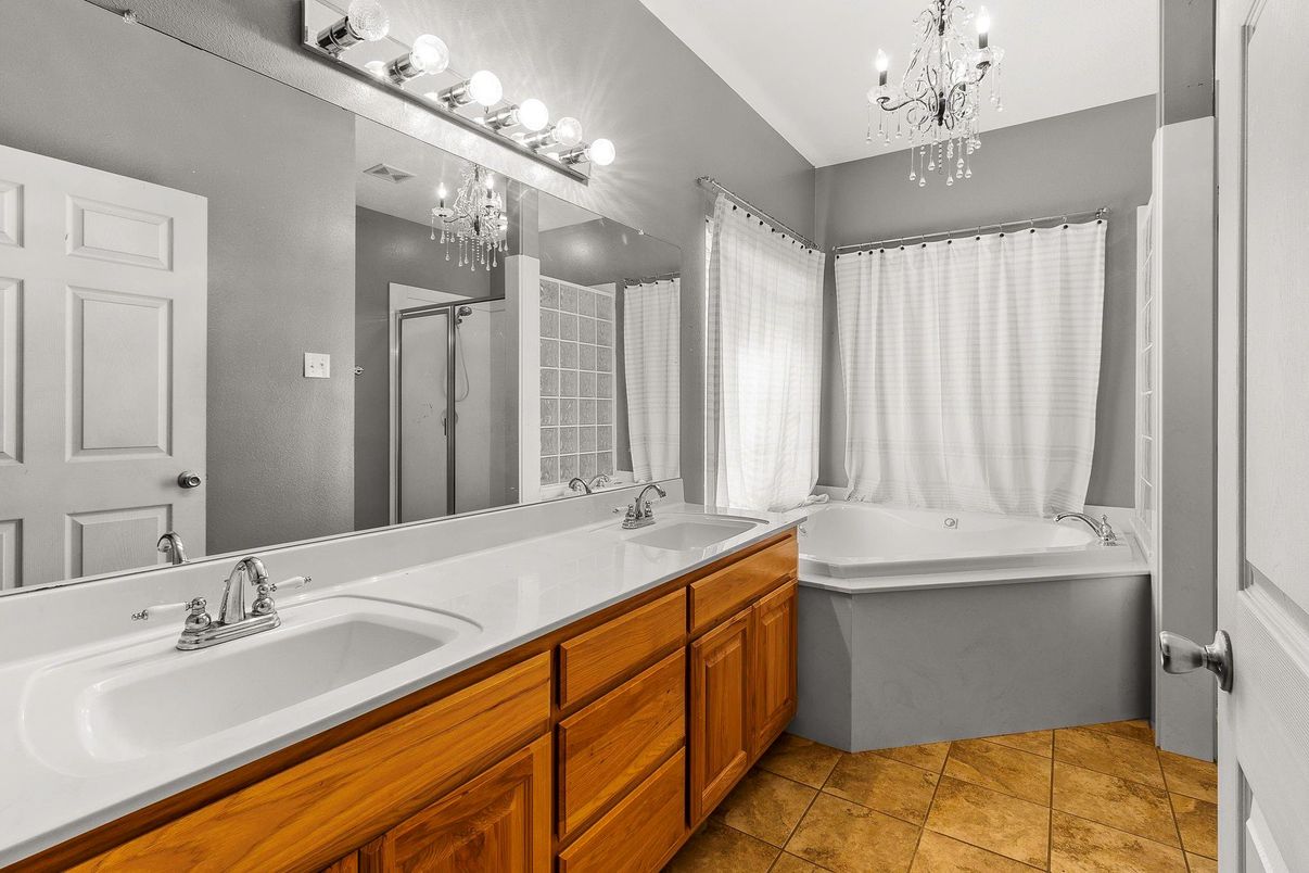 Bathroom, Dual Sink Vanities, Interior