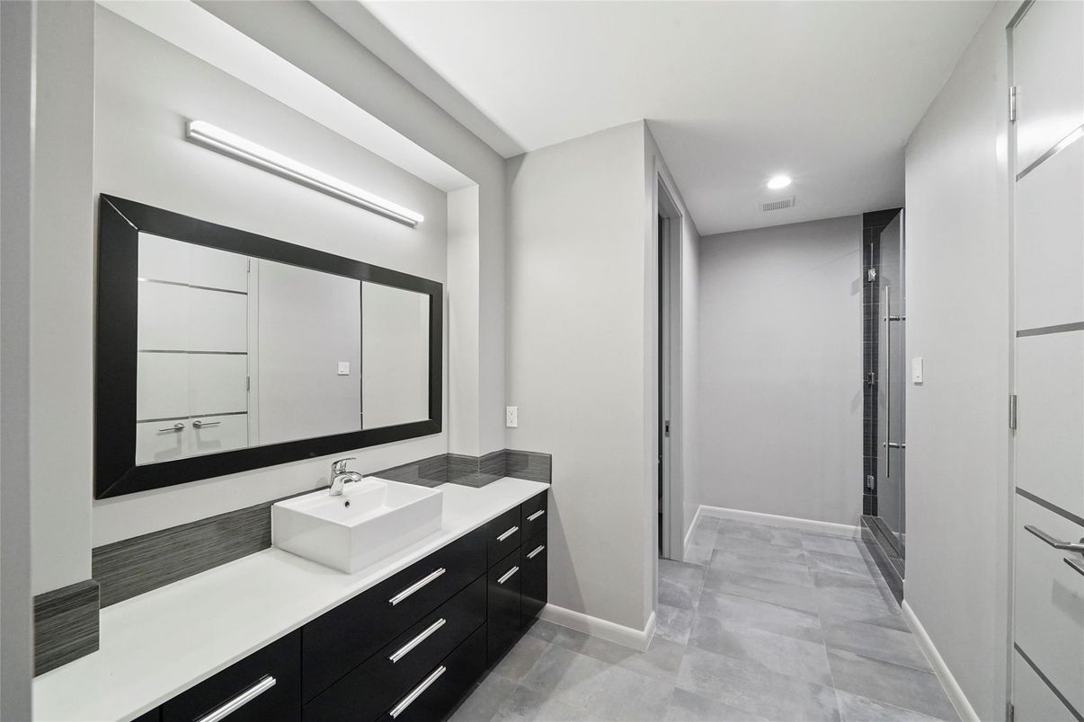 Bathroom, Interior, Recessed Lighting