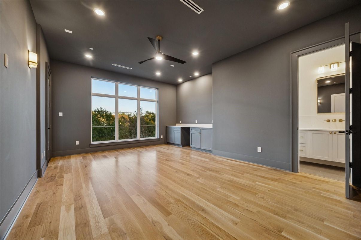 Empty room, Interior, Recessed Lighting, Wood Texture Flooring