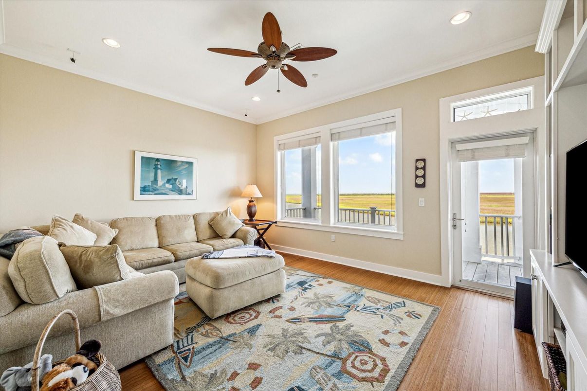 Interior, Living room, Recessed Lighting, Water, Wood Texture Flooring