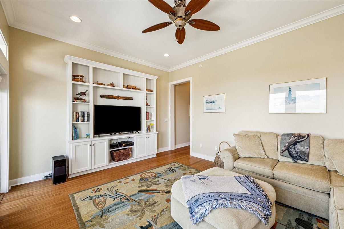 Interior, Living room, Recessed Lighting, Wood Texture Flooring