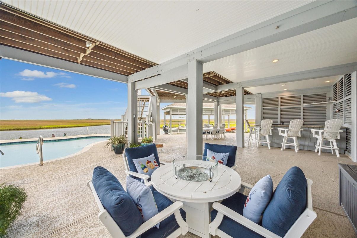 Exterior, Pool, Water