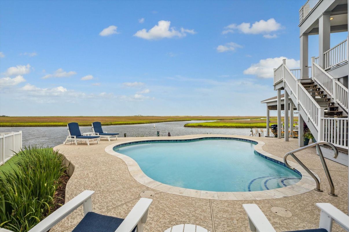 Exterior, Pool, Water