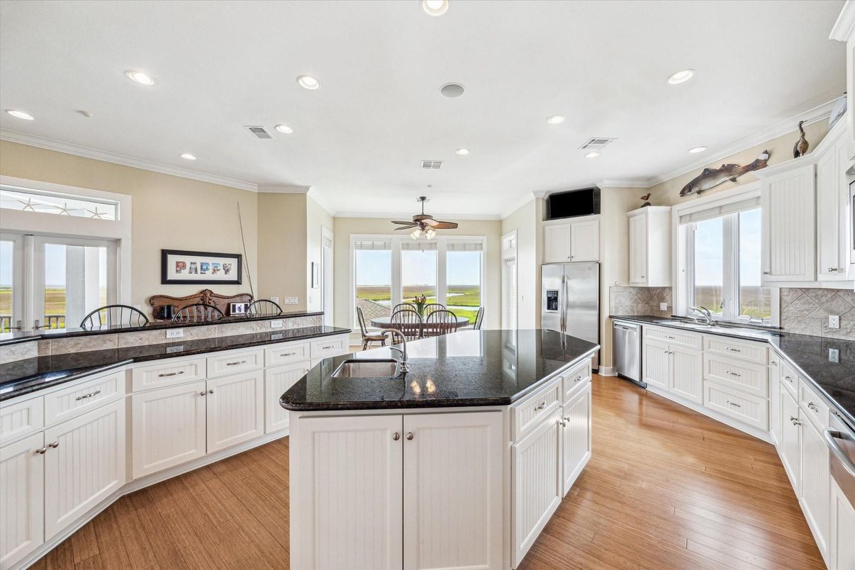 Dining room, Interior, Kitchen, Recessed Lighting, Wood Texture Flooring