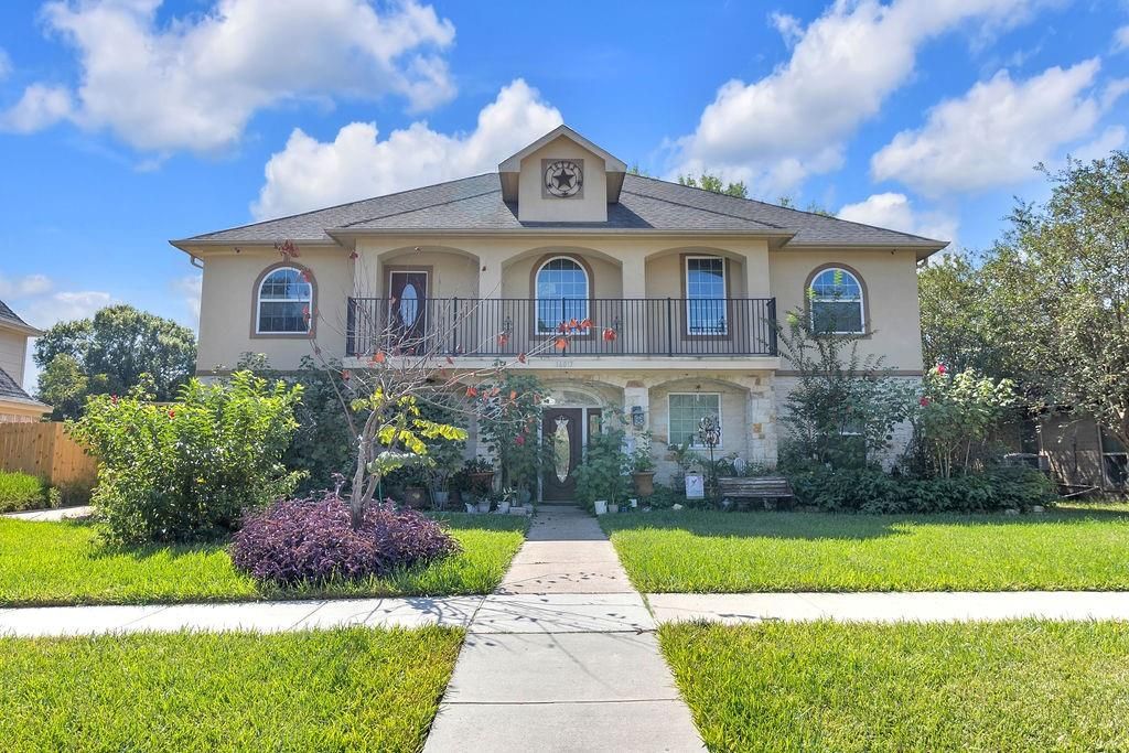 Exterior, Facade, French Provincial