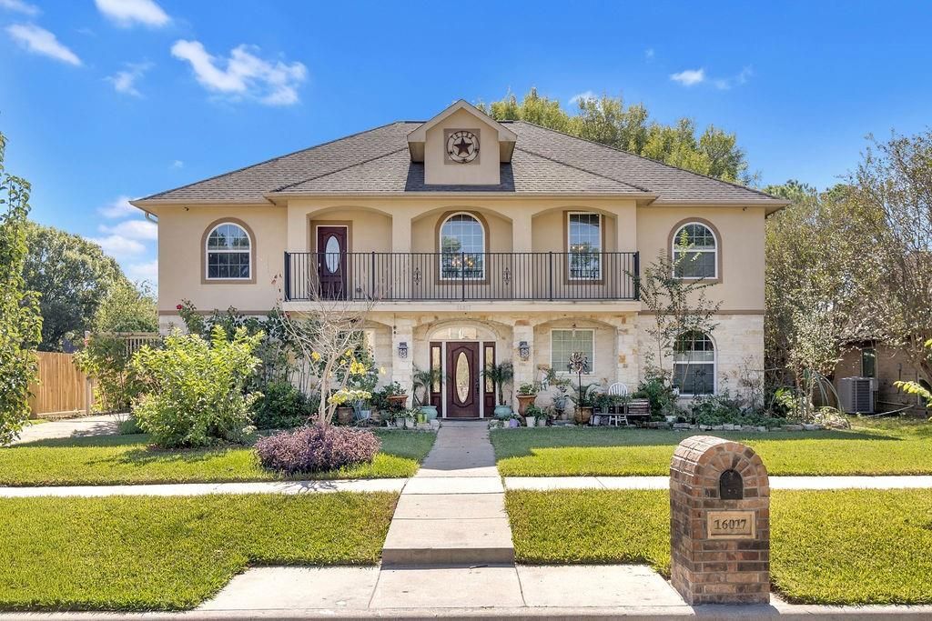 Exterior, Facade, French Provincial