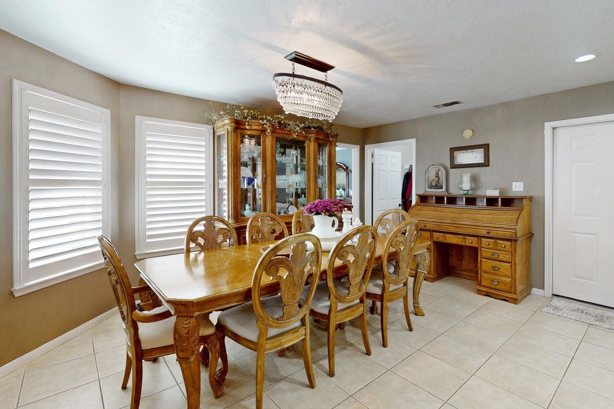 Chandelier, Dining room, Interior, Recessed Lighting
