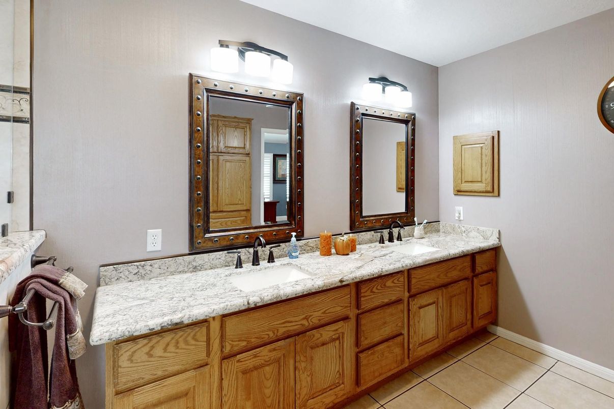 Bathroom, Dual Sink Vanities, Interior