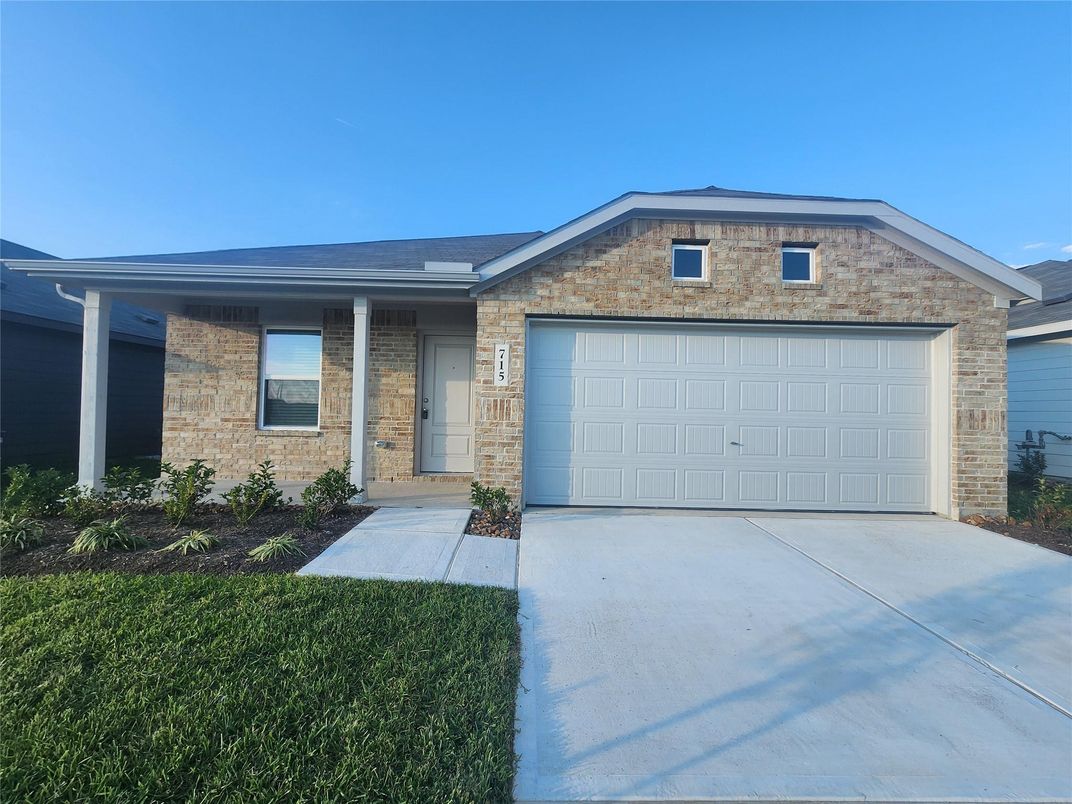 Attached, Exterior, Facade, Brick Facade, Ranch