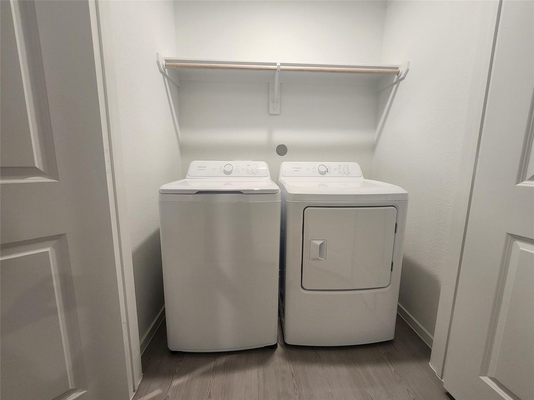 Interior, Utility Closets, Washer, Wood Texture Flooring