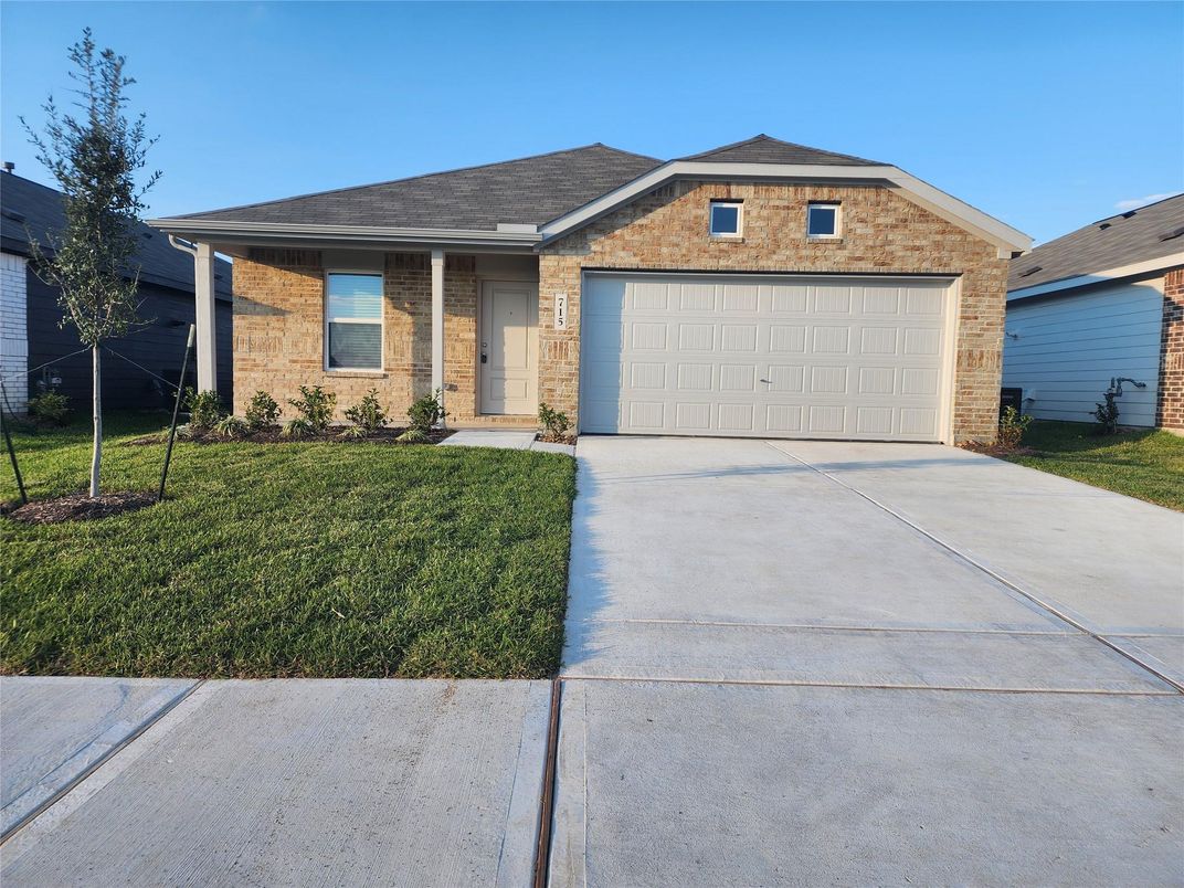 Attached, Exterior, Facade, Brick Facade, Ranch