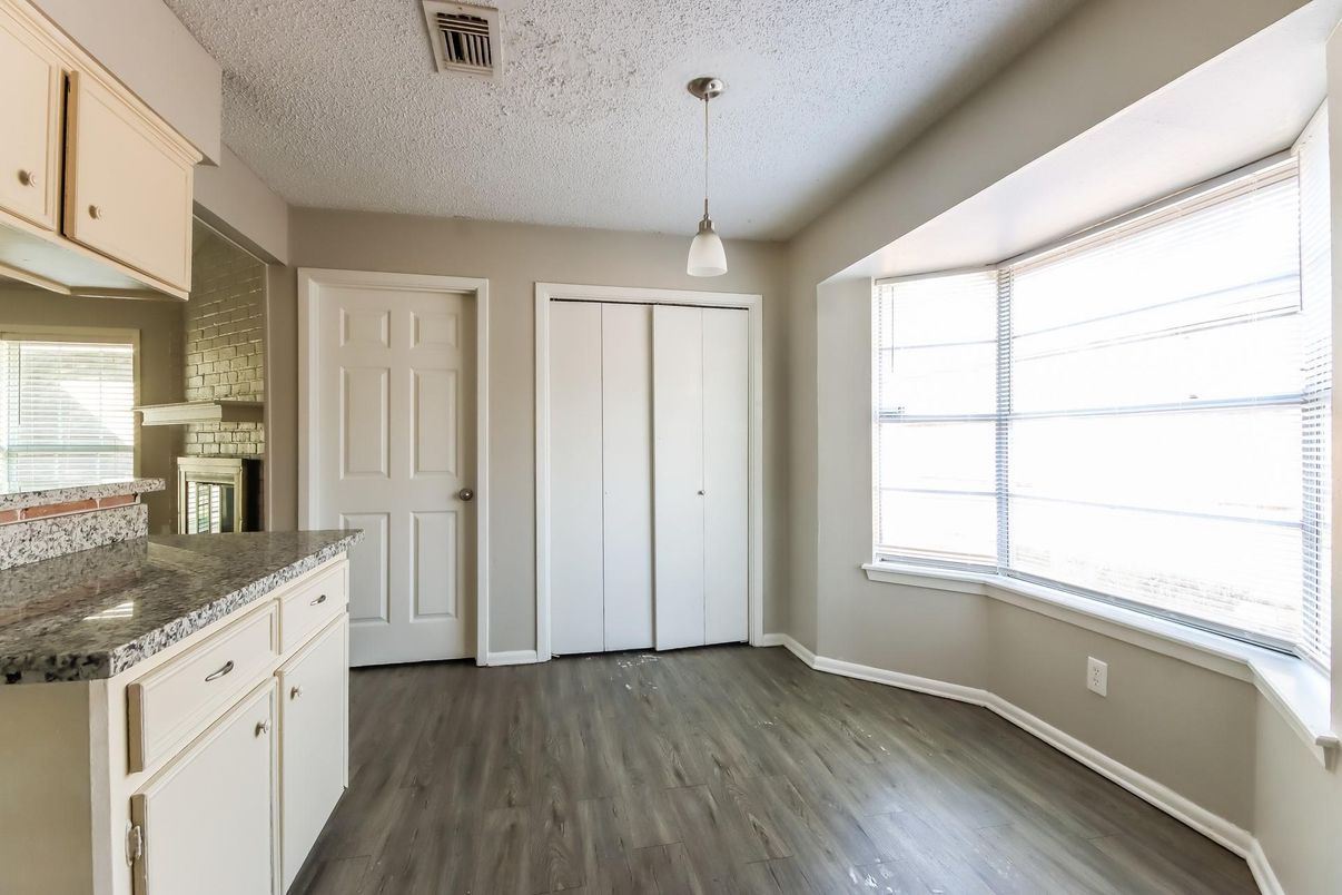 Empty room, Interior, Pendant Lights, Wood Texture Flooring