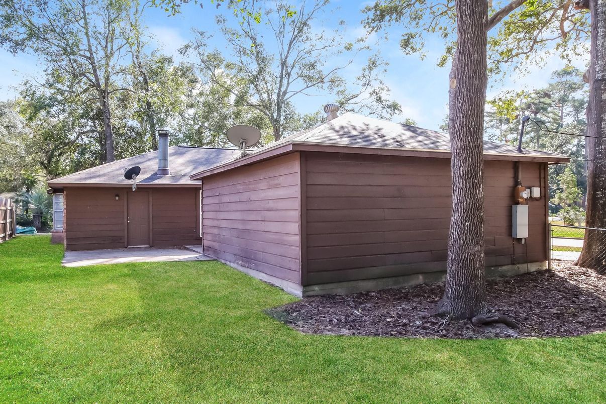 Backyard, Exterior, Hot Tub