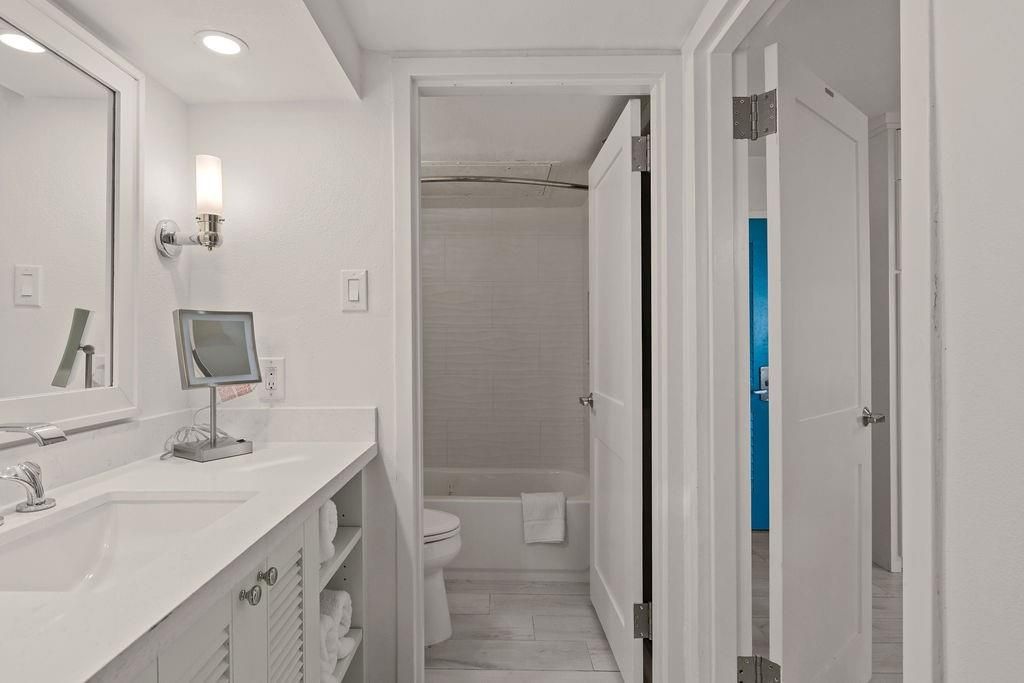 Bathroom, Dual Sink Vanities, Interior, Recessed Lighting