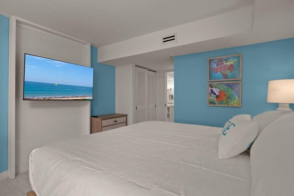 Bedroom, Interior, Water