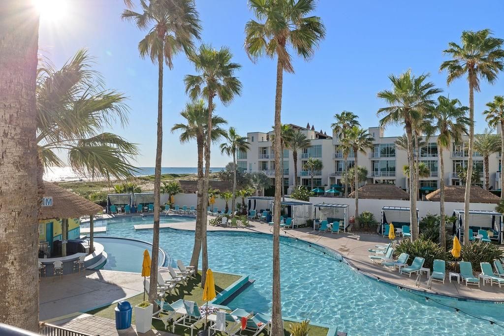 Exterior, Pool, Water