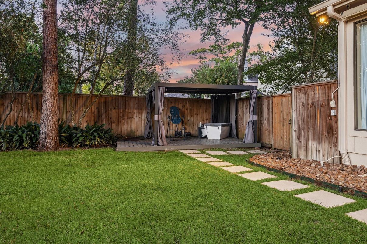 Backyard, Exterior, Hot Tub